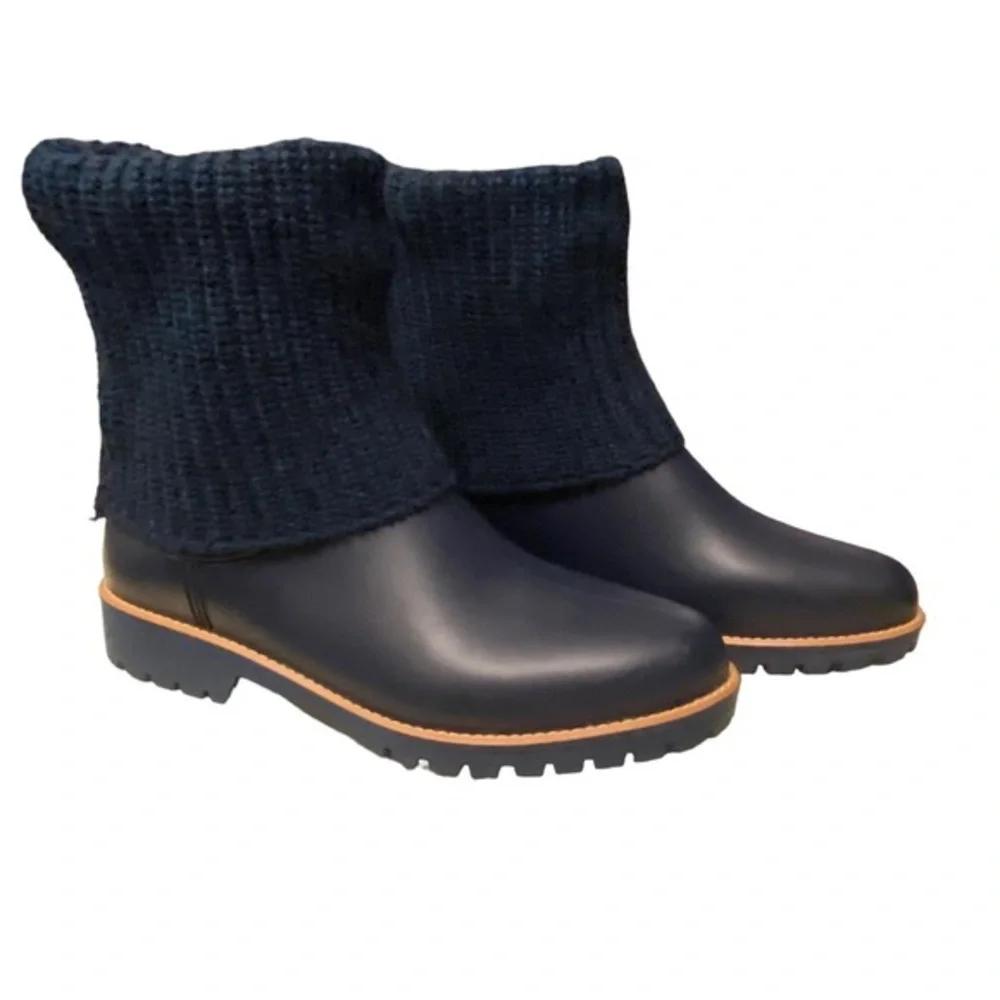 Bernardo blue knitted sweater water boots women’s size 9